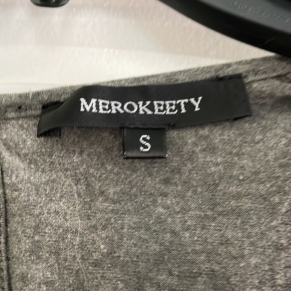 Womens gray romper size small with ruffle detail - Picture 3 of 5